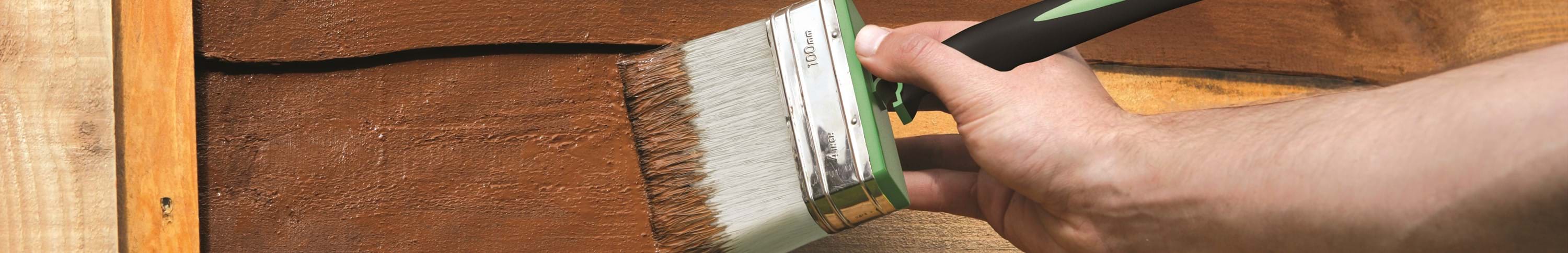 Trade Fencing Stain_8533_Brushing Fence Life Softgrip.jpg