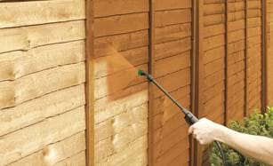 How to quickly spray your fence